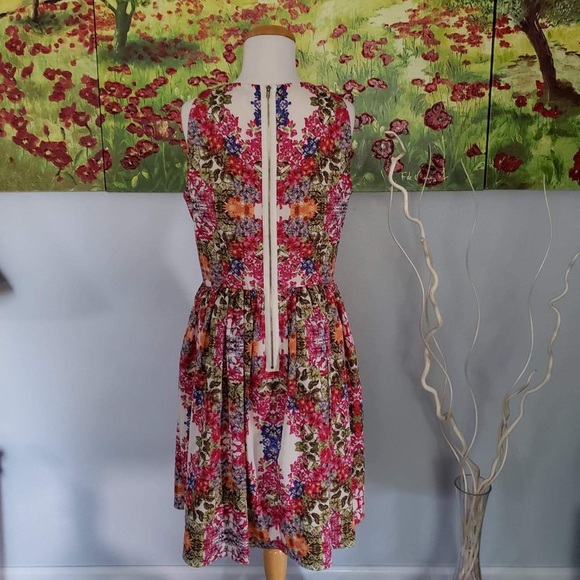 Gorgeous dress - Picture 4 of 13